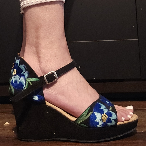 Floral Embroidered Women's Wedge Sandals/ - Picture 13 of 15